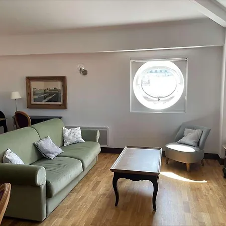 Residence De L\'Arsenal Royal - Meubles De Tourisme 