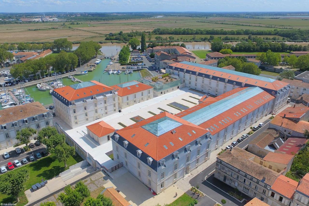 De L'arsenal Royal - Meubles De Tourisme