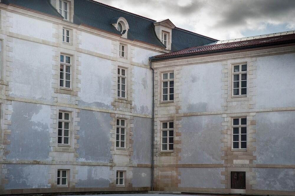 Apartment De L'arsenal Royal - Meubles De Tourisme